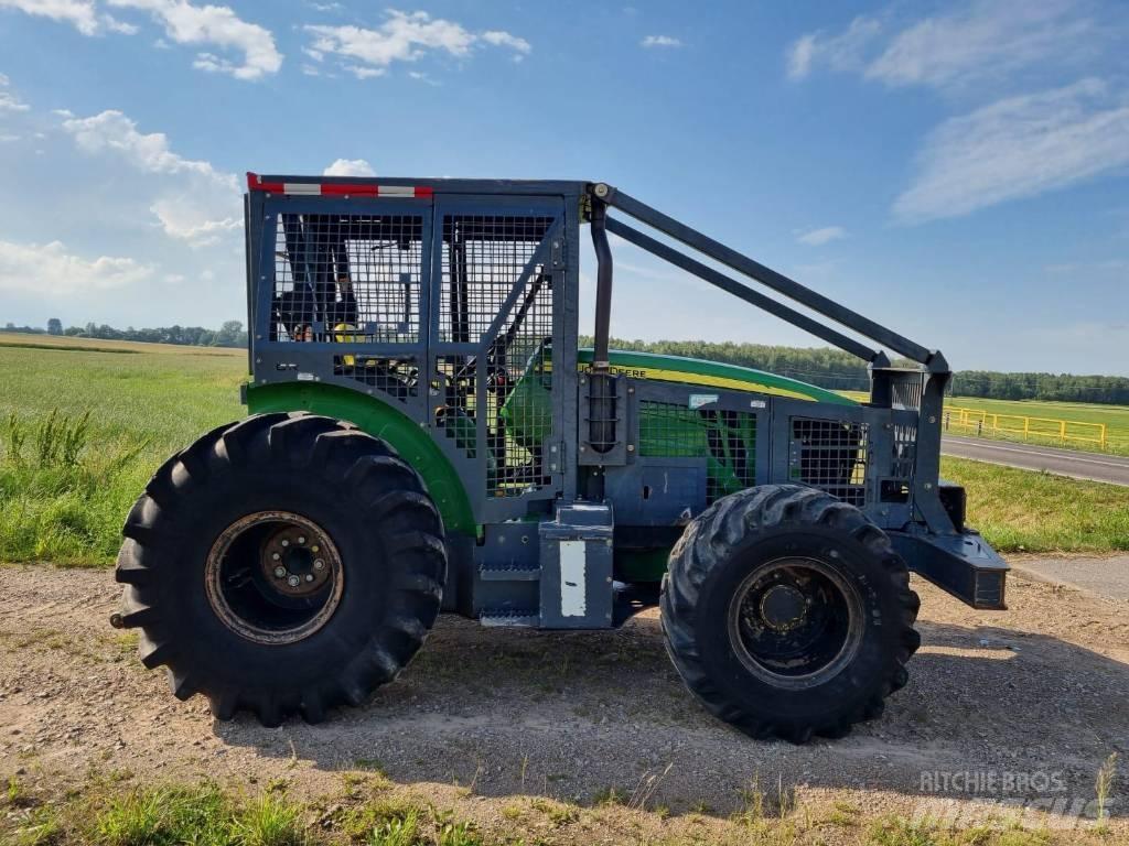 John Deere 5100 M Metsatööks kohandatud traktorid