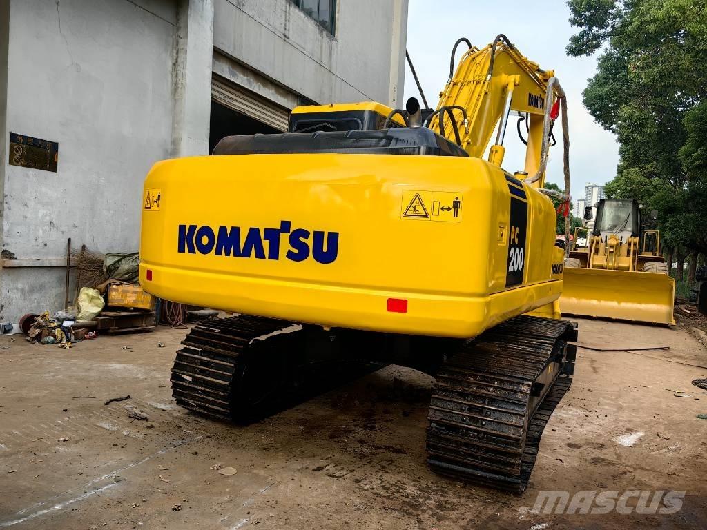Komatsu PC 200-7 Roomikekskavaatorid