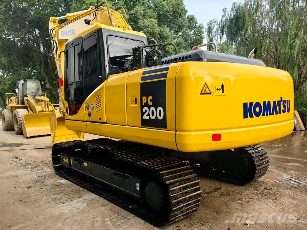 Komatsu PC 200-7 Roomikekskavaatorid