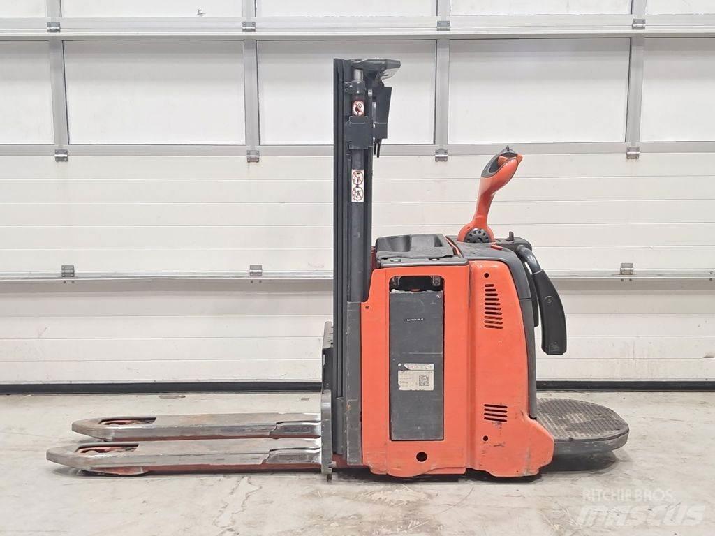 Linde D12 AP Järelkäidavad virnastajad