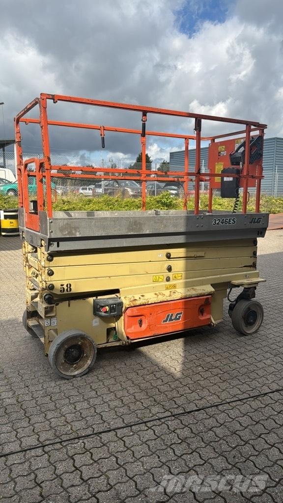 JLG 3246 ES Käärtõstukid