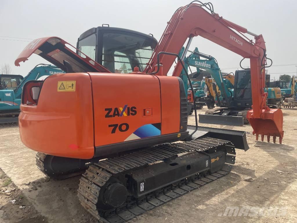 Hitachi ZX 70 Väikeekskavaatorid 7t-12t