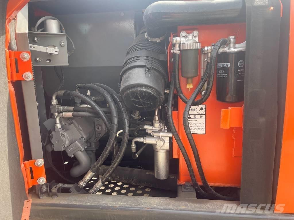 Hitachi ZX 70 Väikeekskavaatorid 7t-12t