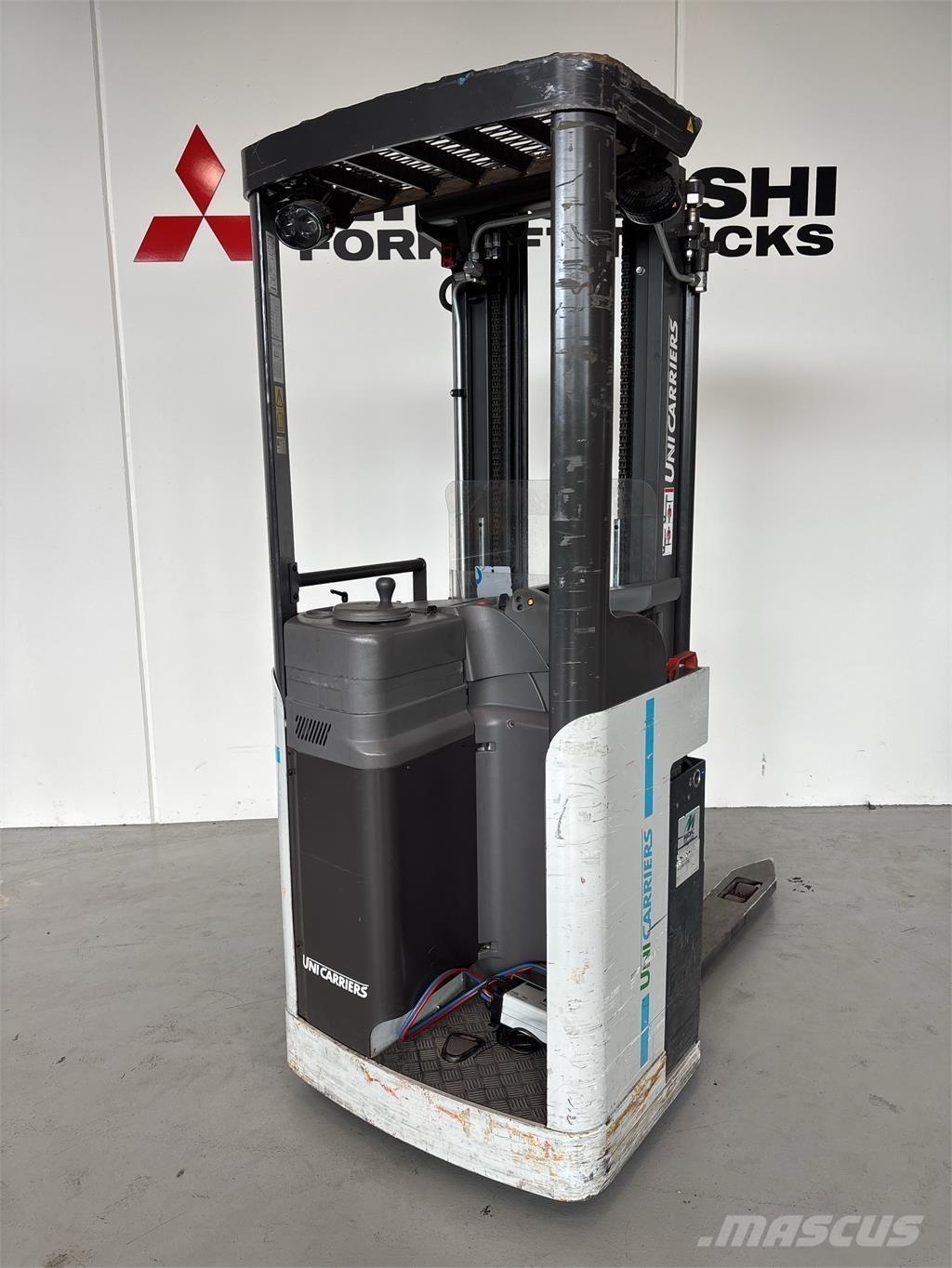 Atlet A160 Platvormiga virnastajad