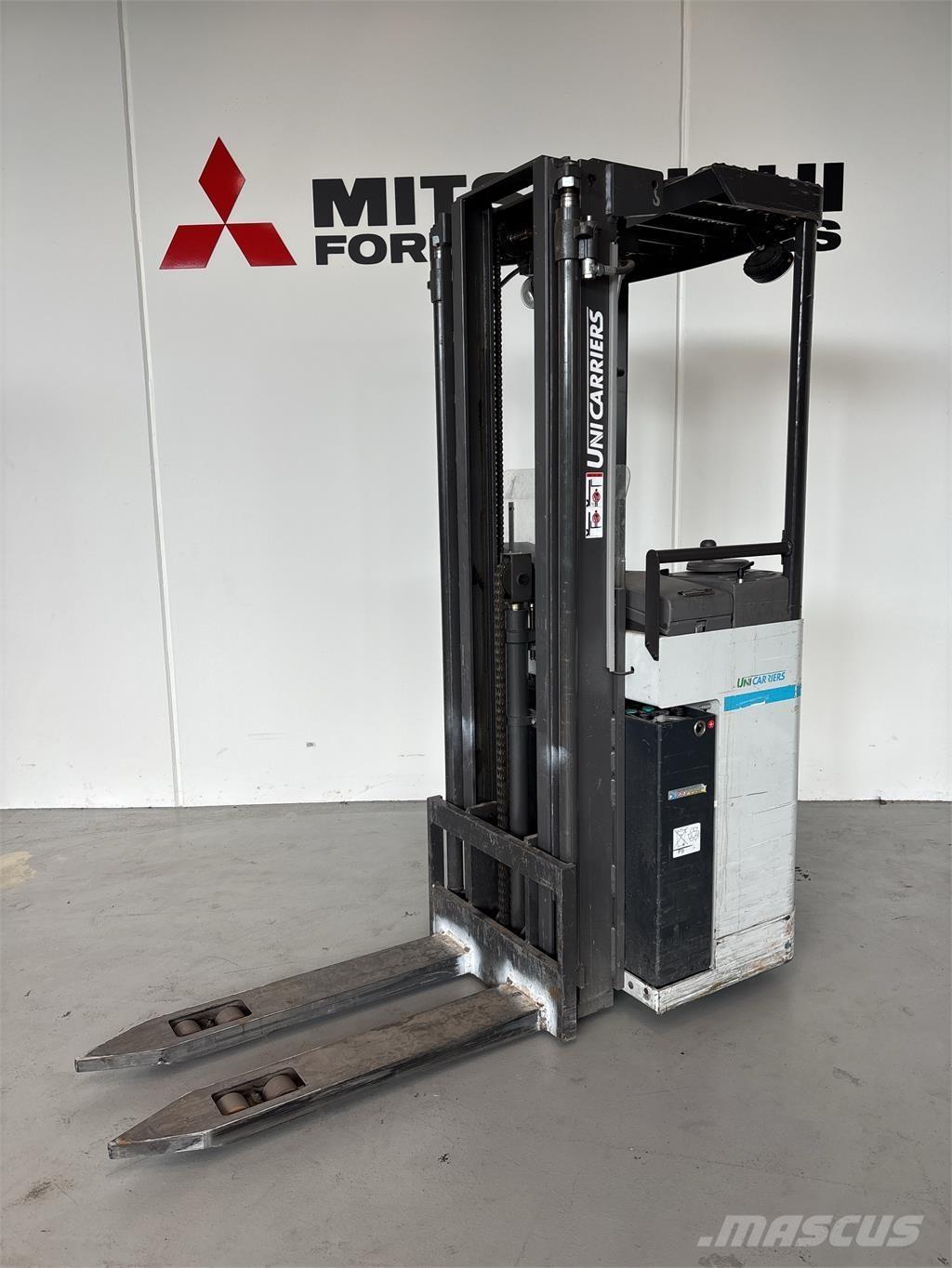 Atlet A160 Platvormiga virnastajad