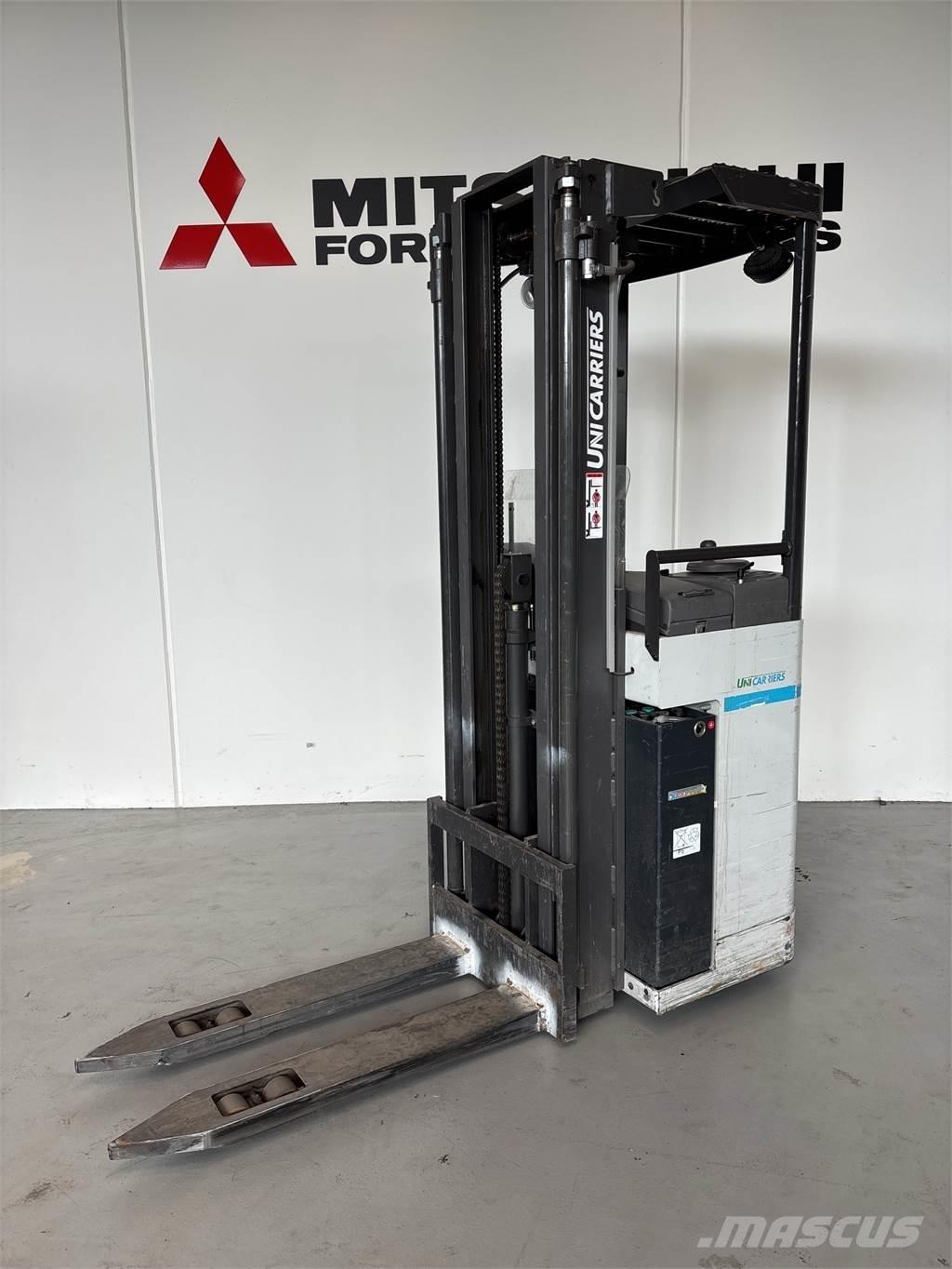 Atlet A160 Platvormiga virnastajad