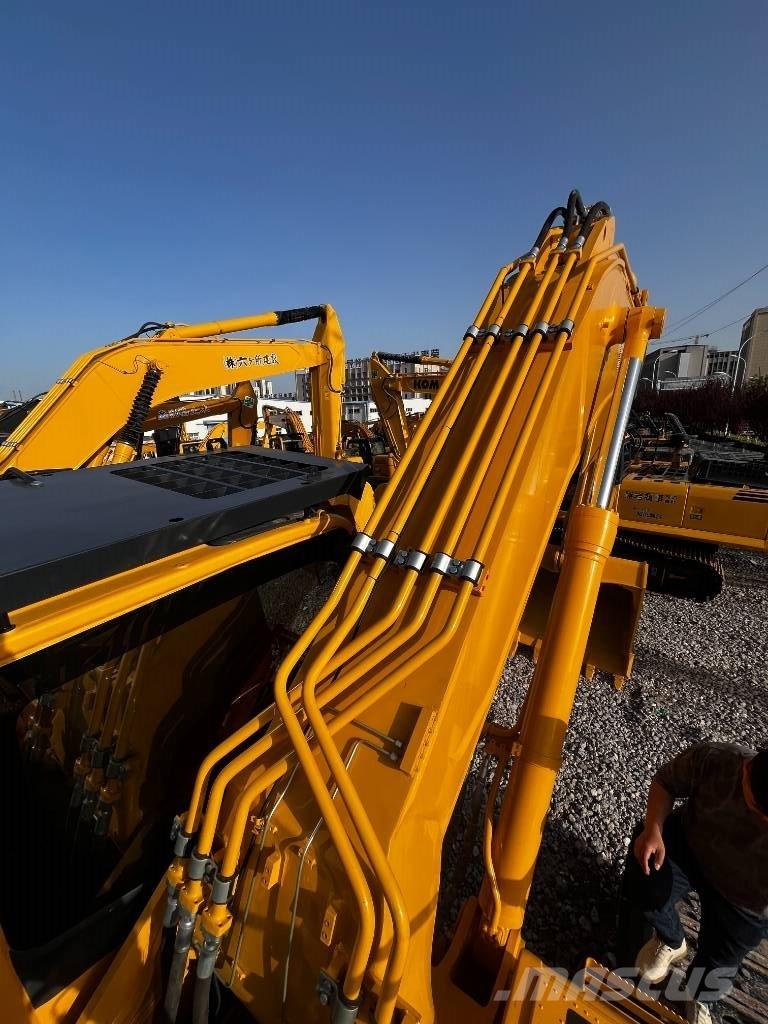 Komatsu PC450-8 Roomikekskavaatorid