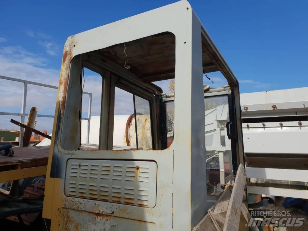 CAT 320B ali 320 Kabiinid