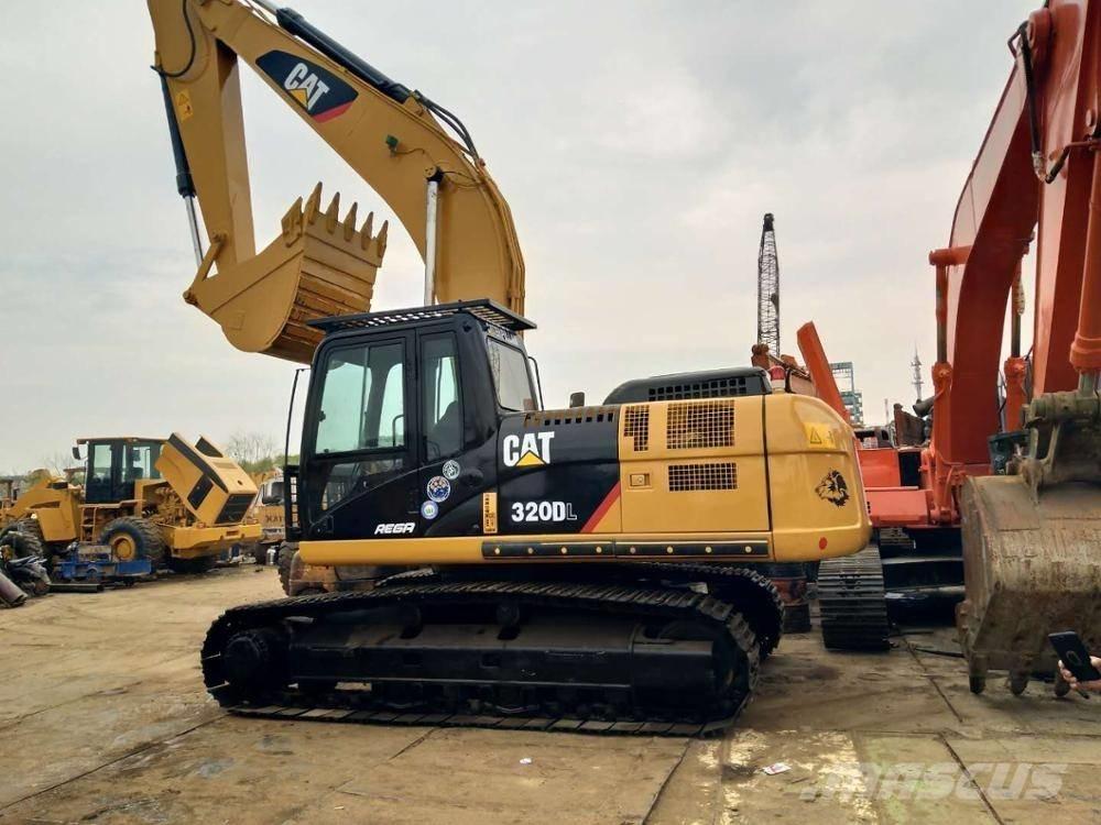 CAT 320D Roomikekskavaatorid