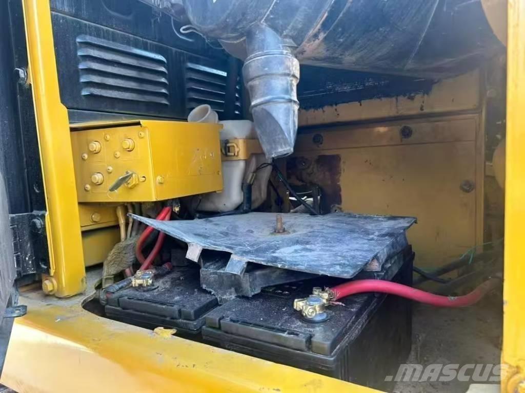 CAT 330D2L Roomikekskavaatorid