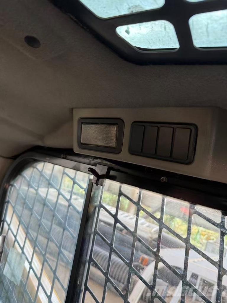 CAT 246 D Kompaktlaadurid