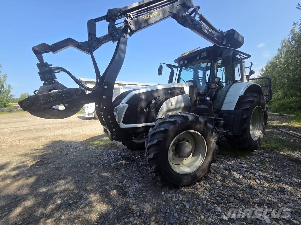 Valtra T 163 Traktorid