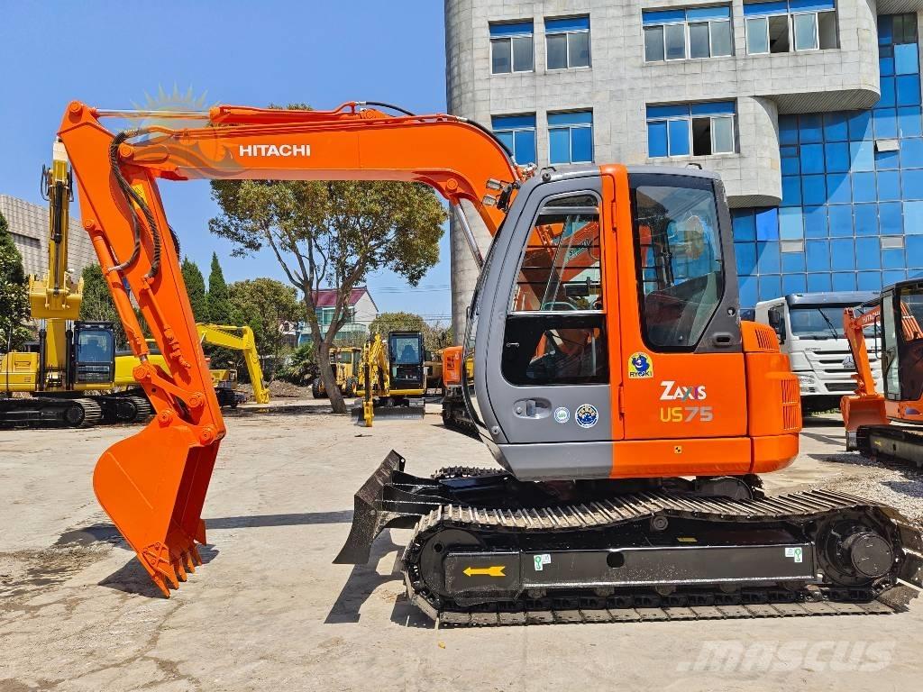 Hitachi ZX 75 Väikeekskavaatorid 7t-12t