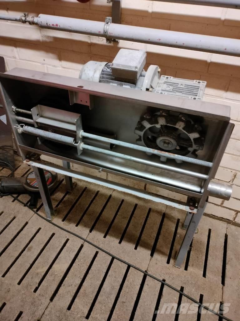 Pellon kuivaruokkija Söödajagajad