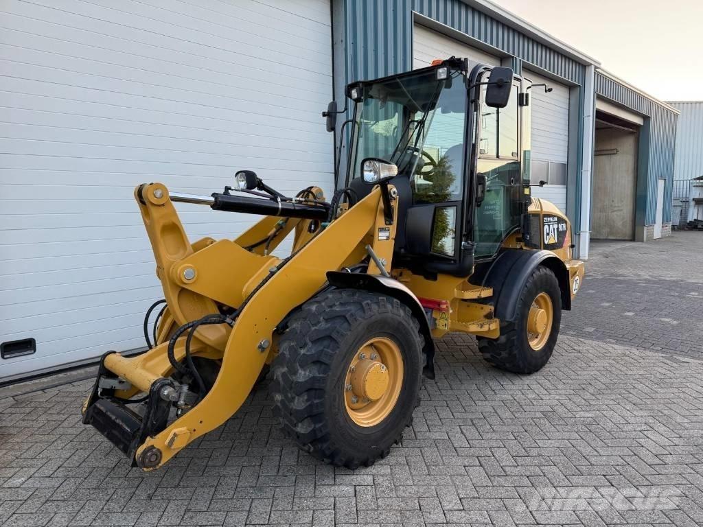 CAT 907 H Rataslaadurid