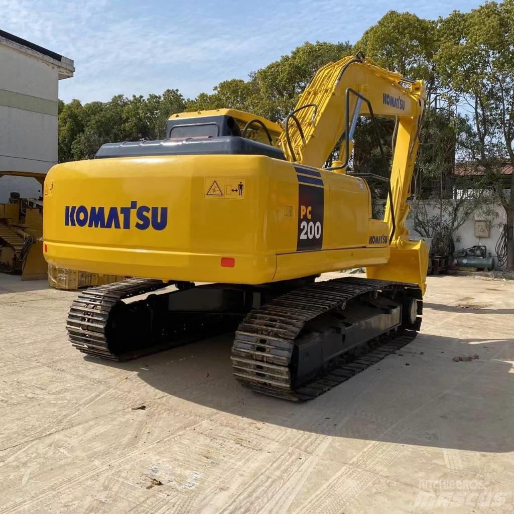 Komatsu PC 200-7 Roomikekskavaatorid
