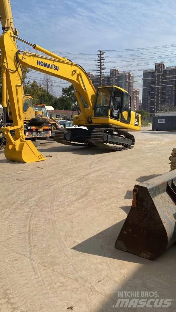 Komatsu PC 200-7 Roomikekskavaatorid