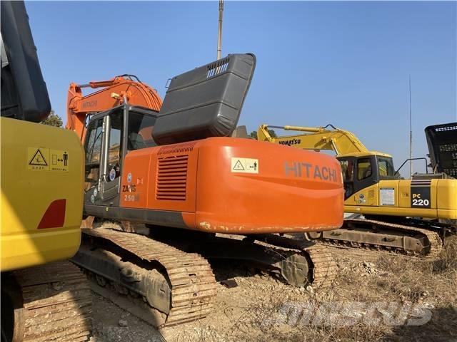 Hitachi ZX250 Roomikekskavaatorid