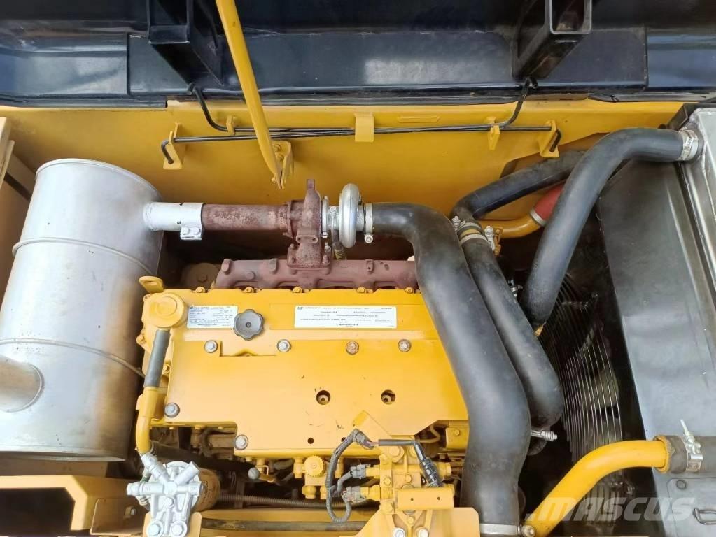 CAT 320 D Väikeekskavaatorid 7t-12t
