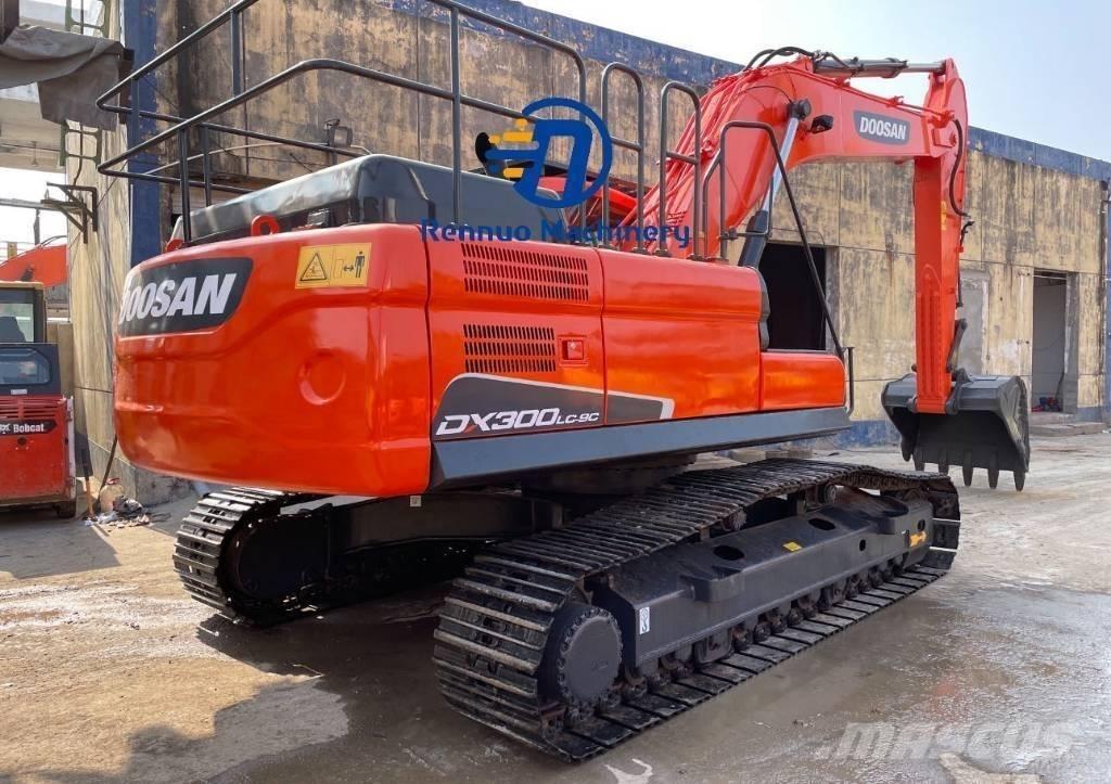 Doosan DX 300 Roomikekskavaatorid
