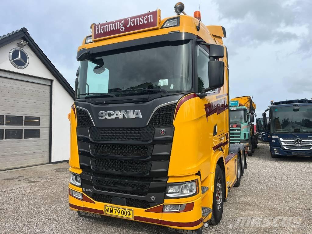 Scania S 580 V8 Sadulveokid