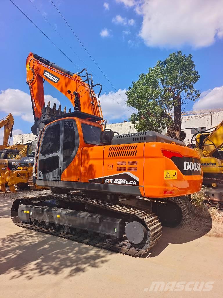 Doosan DX225LC-9T Roomikekskavaatorid