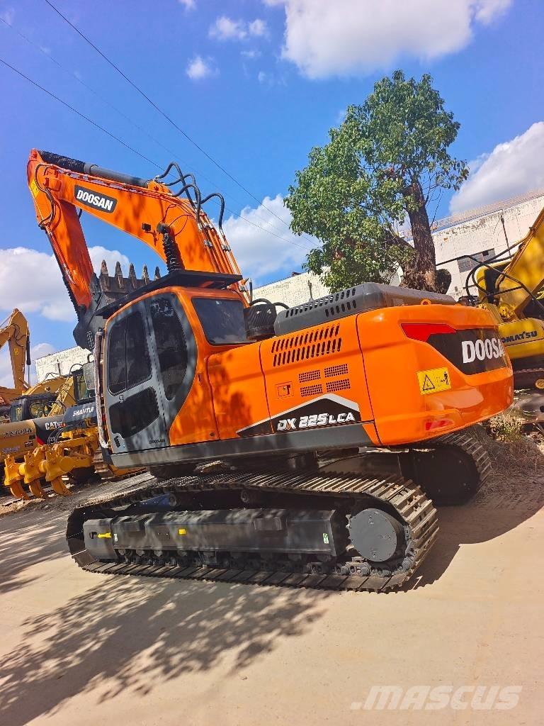 Doosan DX225LC-9T Roomikekskavaatorid