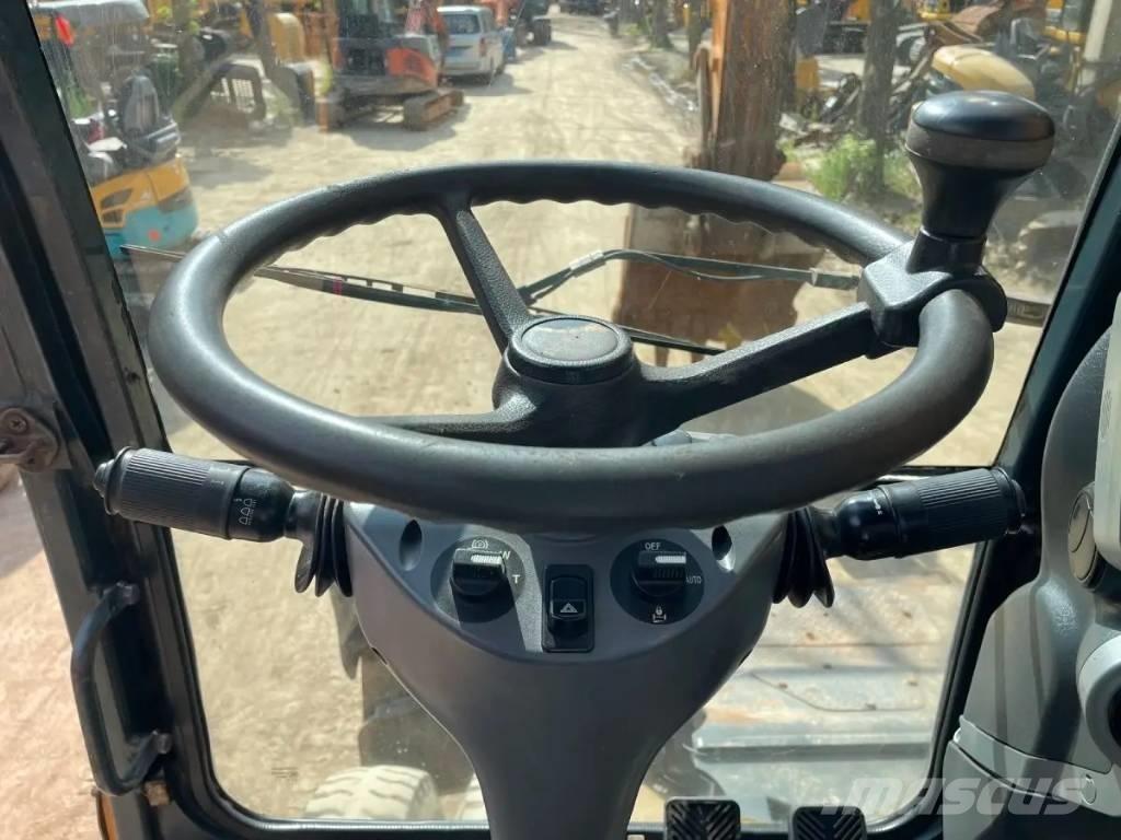 Hyundai R210W-9 Ratasekskavaatorid