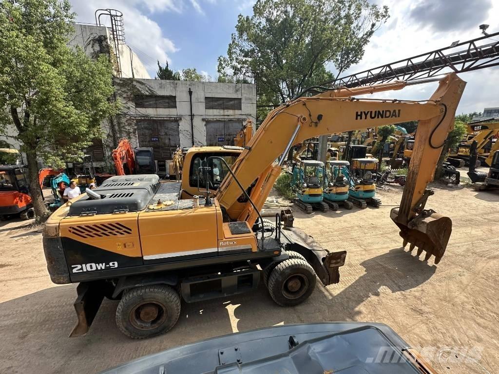 Hyundai R210W-9 Ratasekskavaatorid