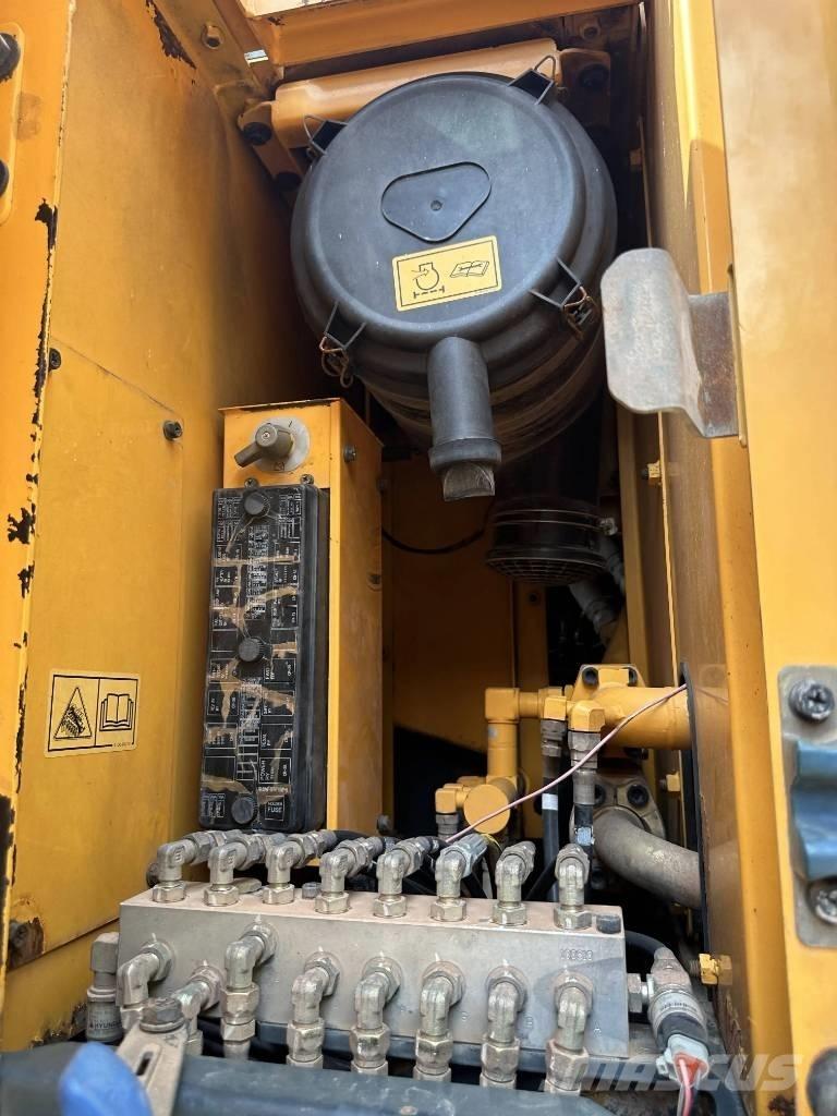Hyundai R210W-9 Ratasekskavaatorid