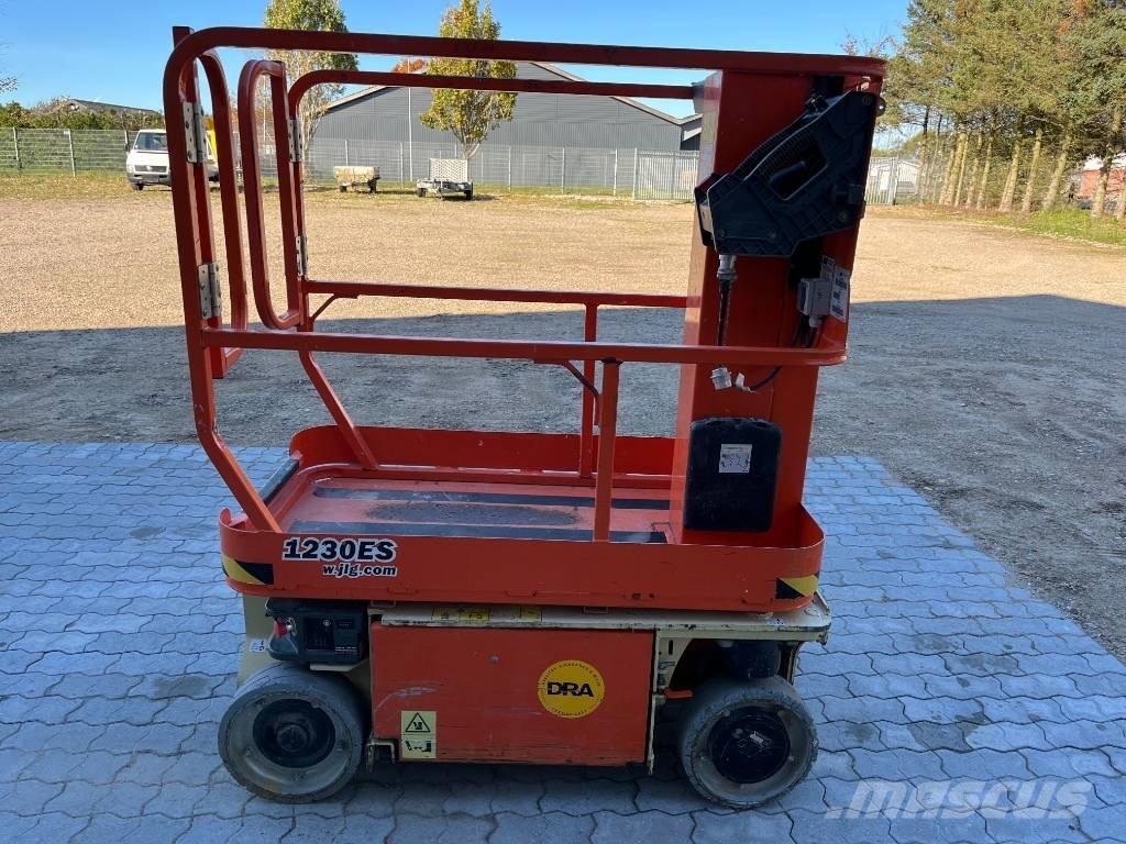 JLG 1230 ES Vertikaalsed mast tõstukid