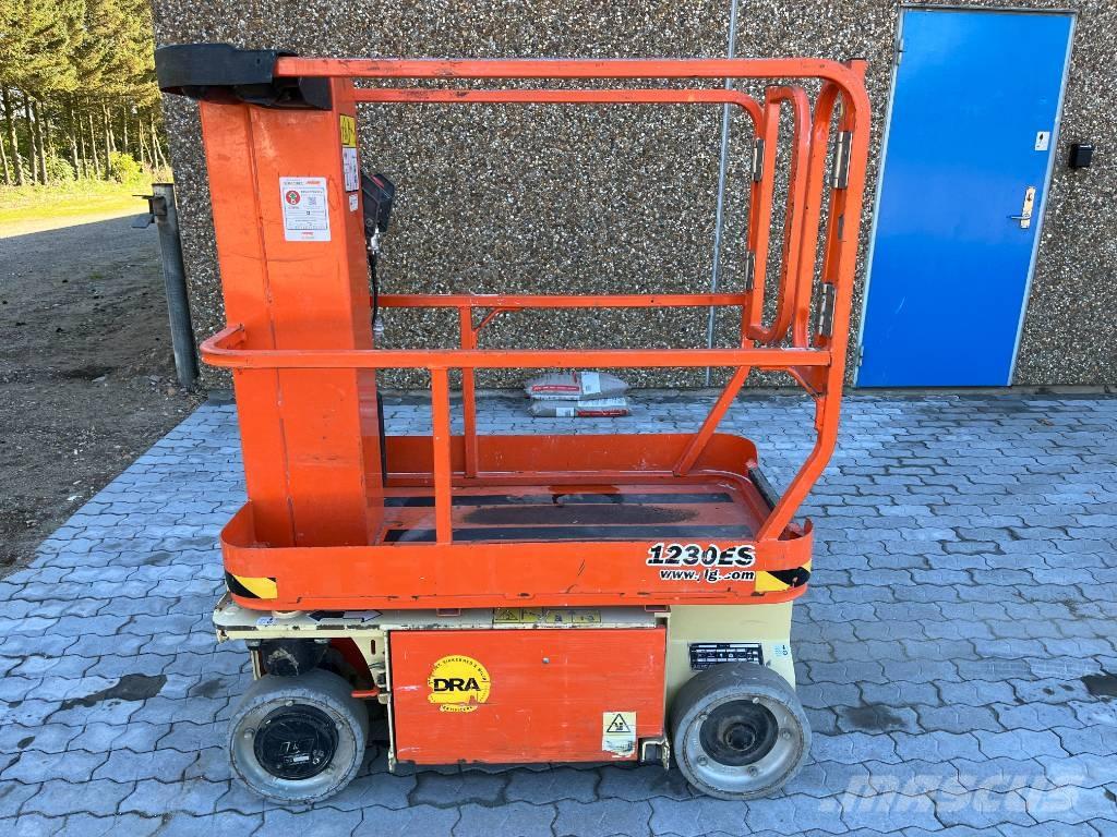 JLG 1230 ES Vertikaalsed mast tõstukid