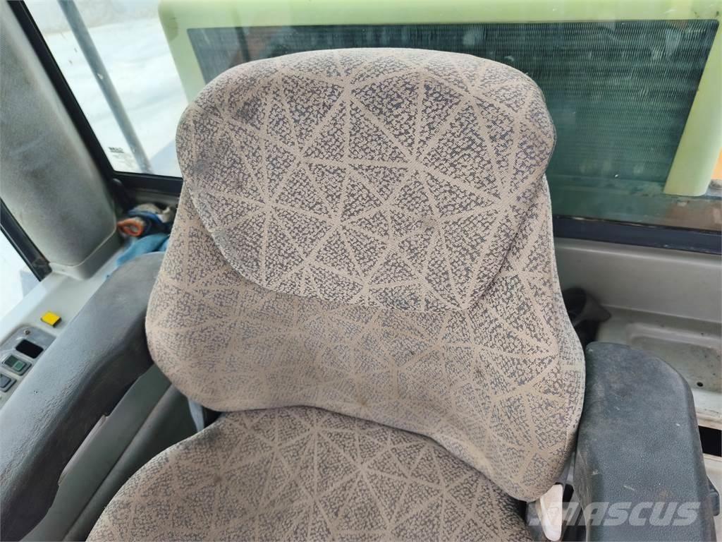 CASE 821C Muu