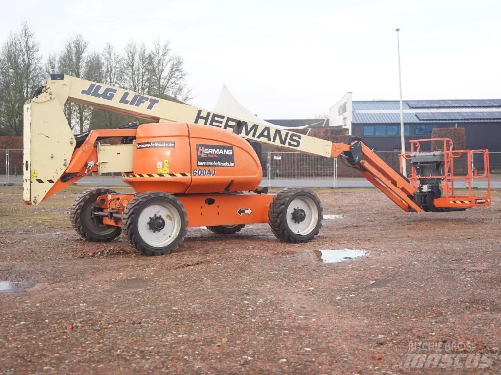 JLG 600 AJ Iseliikuvad poomtõstukid