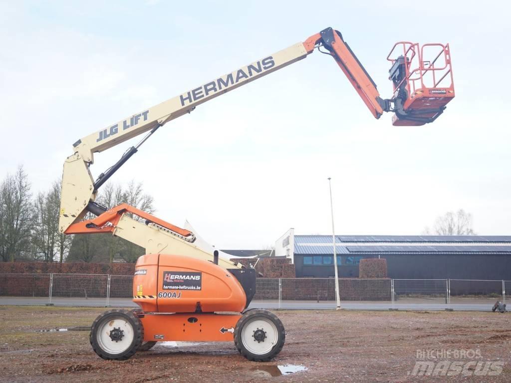 JLG 600 AJ Iseliikuvad poomtõstukid
