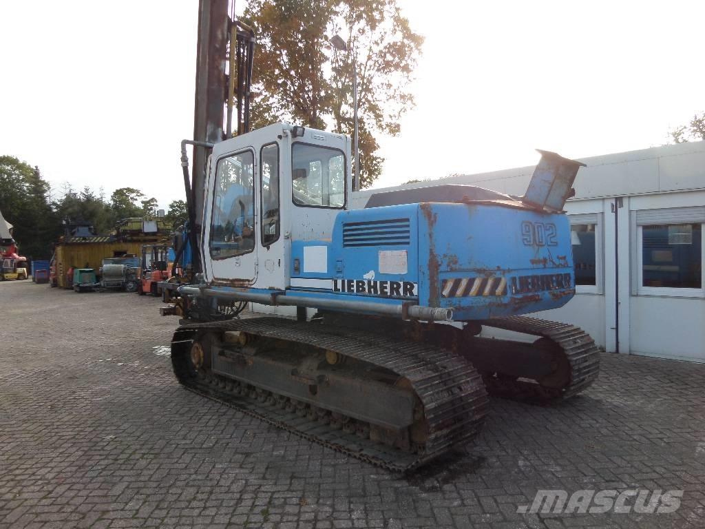 Liebherr R 902 Puurmasinad