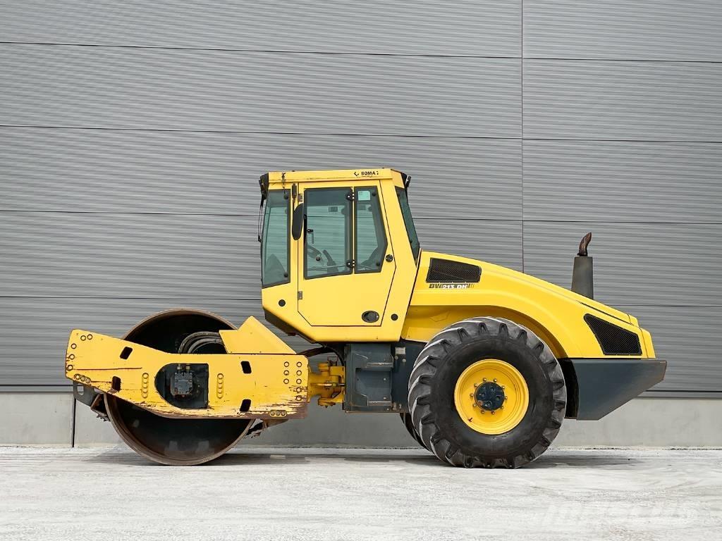 Bomag BW 213 DH-4 Ühe trumliga rullid