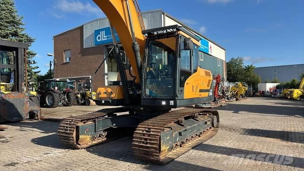 Hyundai HX220L Muud ekskavaatorid
