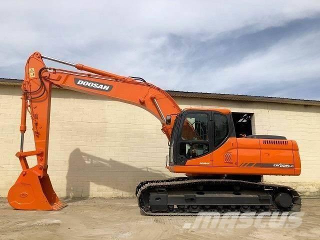 Doosan dx225 Roomikekskavaatorid
