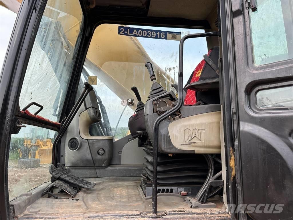 CAT 330 D L Roomikekskavaatorid