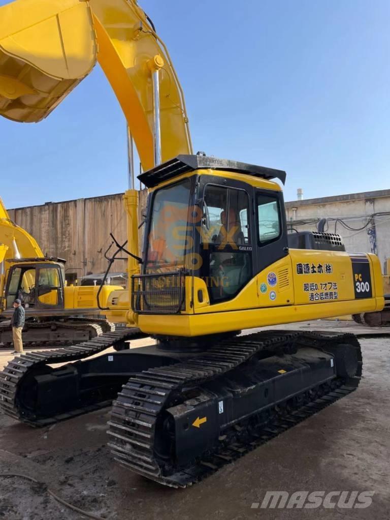Komatsu PC 300-7 Roomikekskavaatorid