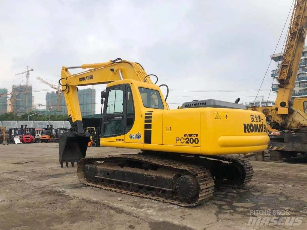 Komatsu PC 200-6 Roomikekskavaatorid