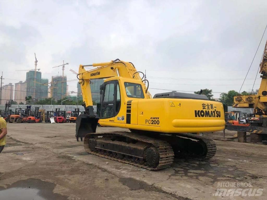 Komatsu PC 200-6 Roomikekskavaatorid