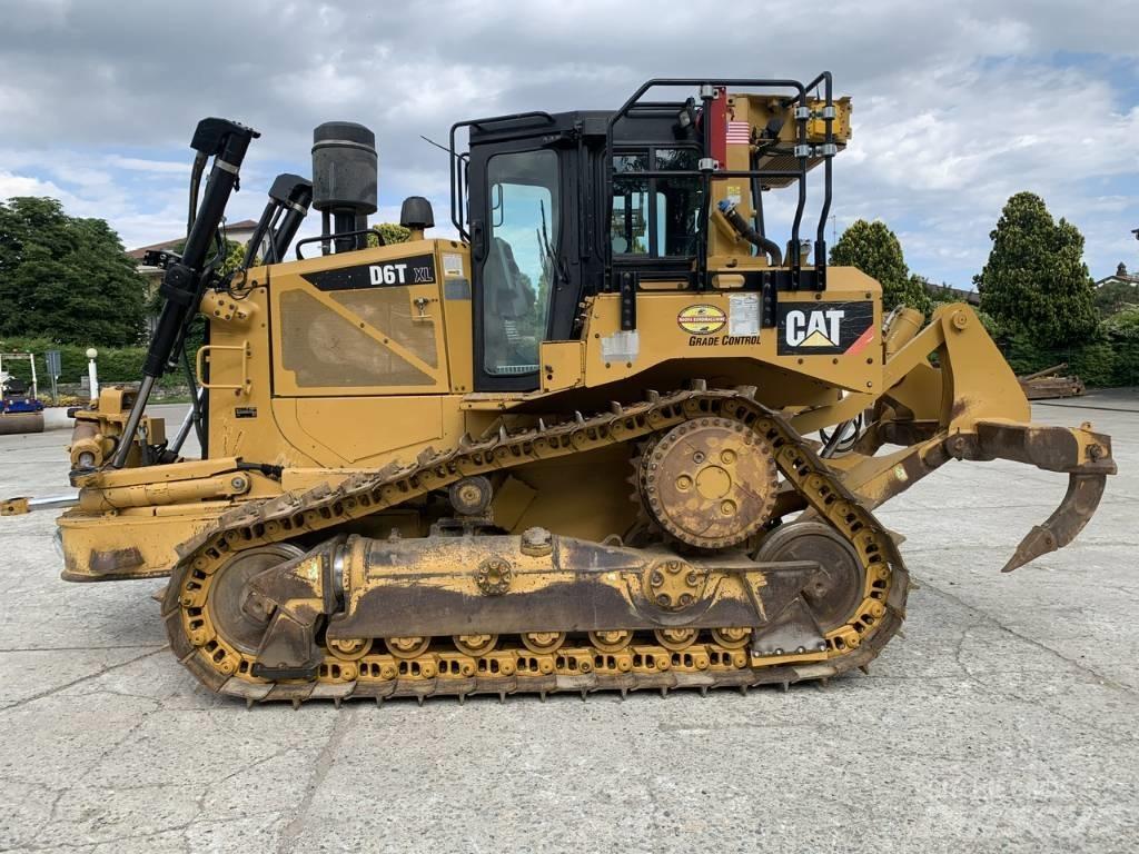 CAT D 6 T XLVP Buldooserid