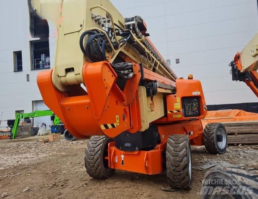 JLG 1250 AJP Iseliikuvad poomtõstukid