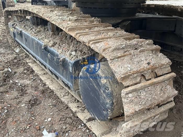 Komatsu PC450-8 Roomikekskavaatorid