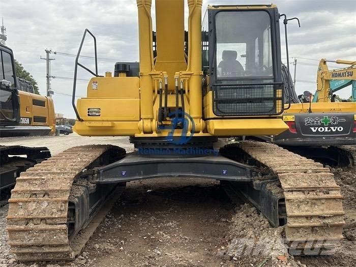 Komatsu PC450-8 Roomikekskavaatorid