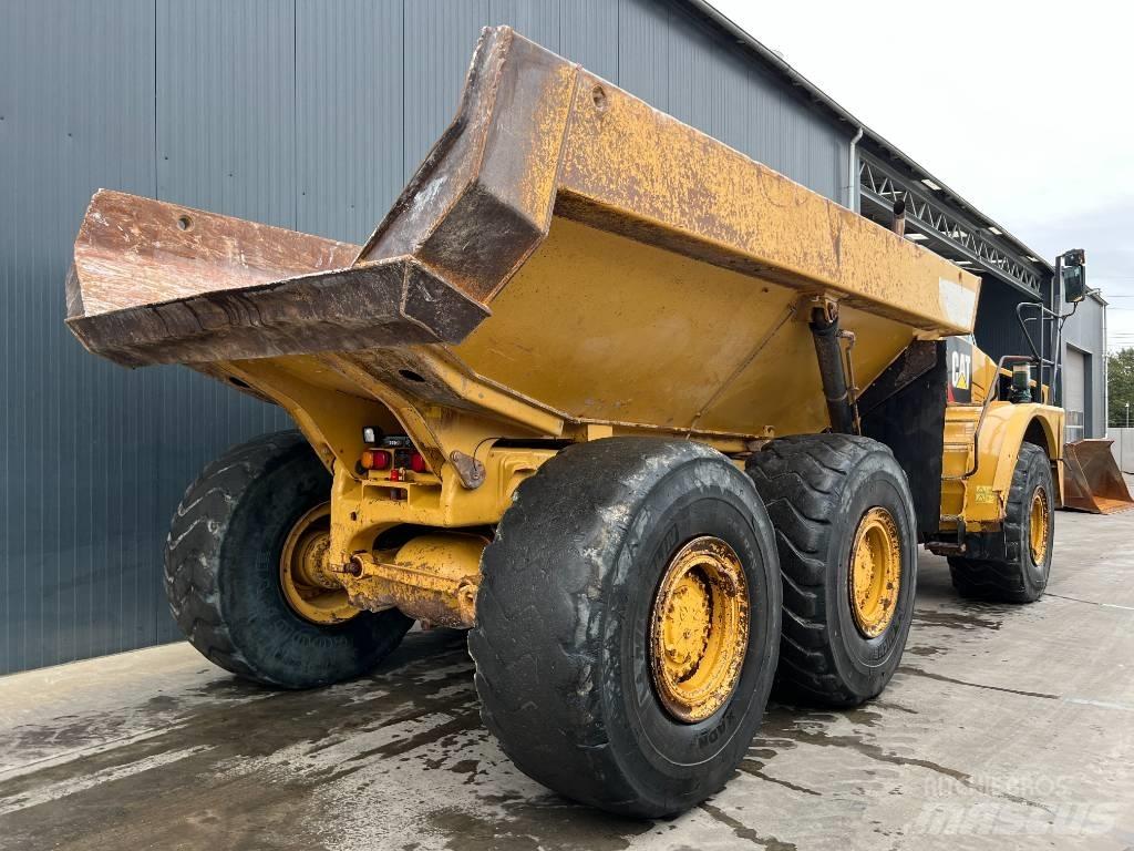 CAT 735B Liigendraamiga pinnaseveokid