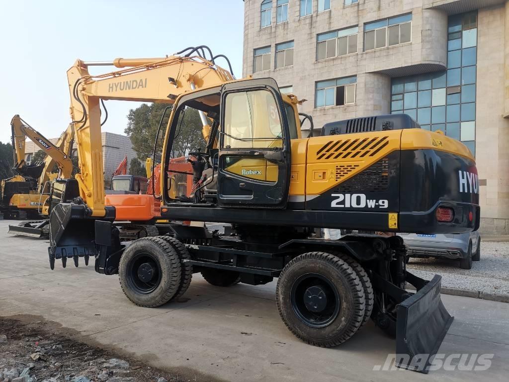 Hyundai R210W-9 Ratasekskavaatorid