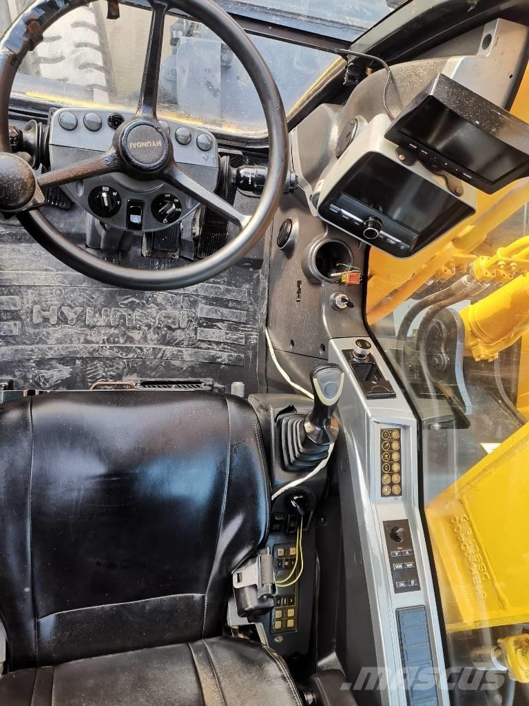 Hyundai R210W-9 Ratasekskavaatorid